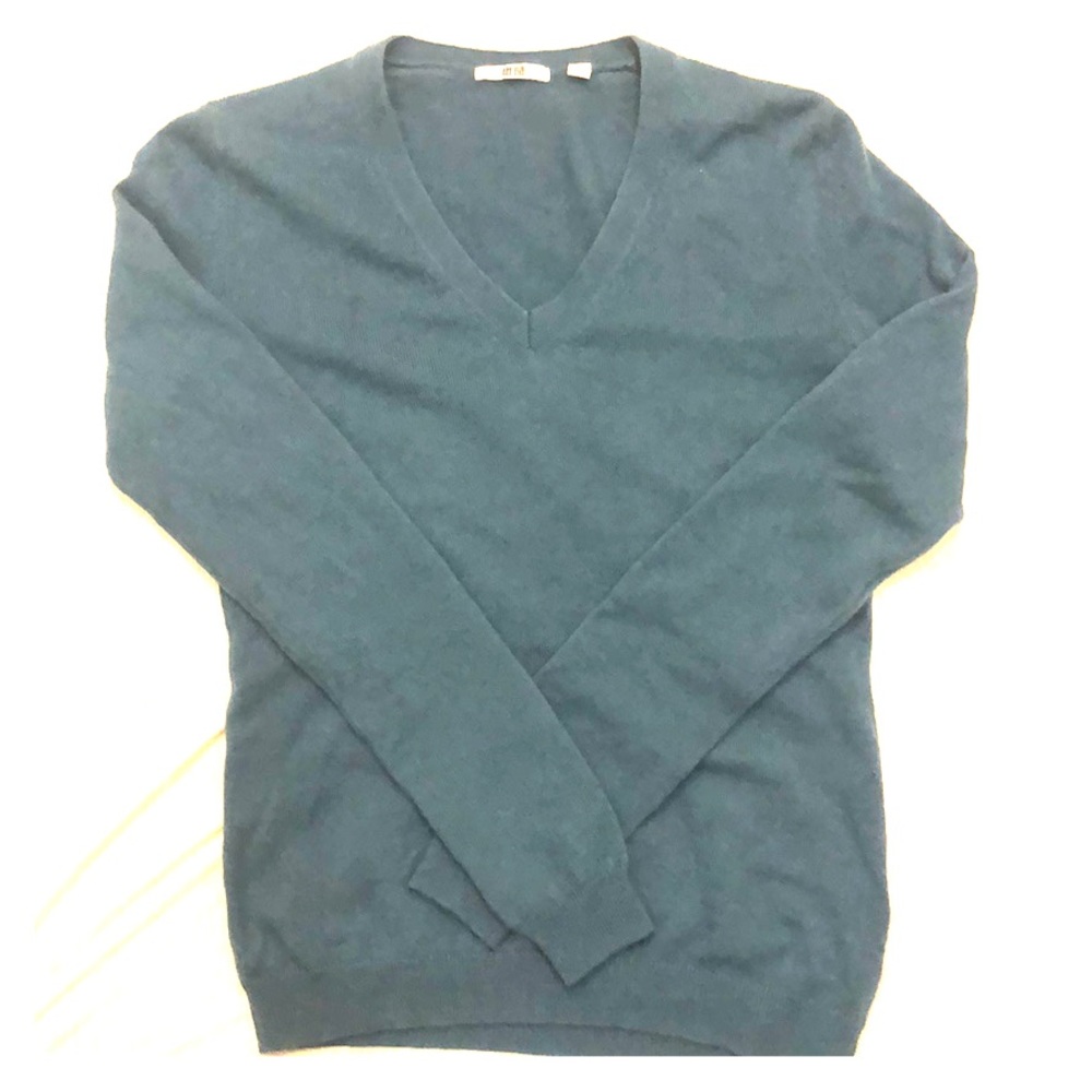 Uniqlo 100% pure cashmere v neck sweater